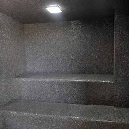 Towerhouse Apartment *